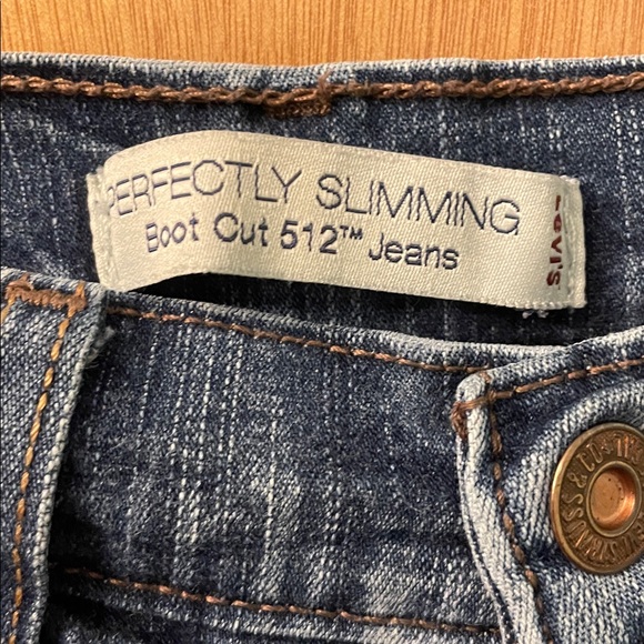 Levi's perfectly slimming bootcut jeans size 4P - Picture 2 of 6